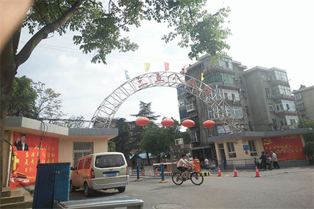 城东青建一品2室2厅1卫98m2精装修